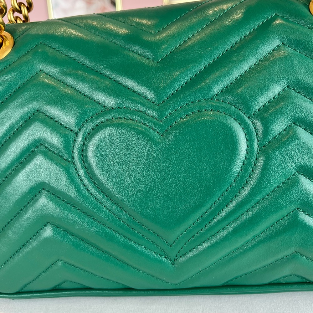 Green Gucci Small GG Marmont Matelasse Shoulder Bag - Picture 12 of 17